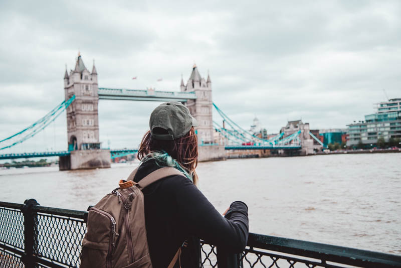 Lone Drifter Evey bij Londen Bridge