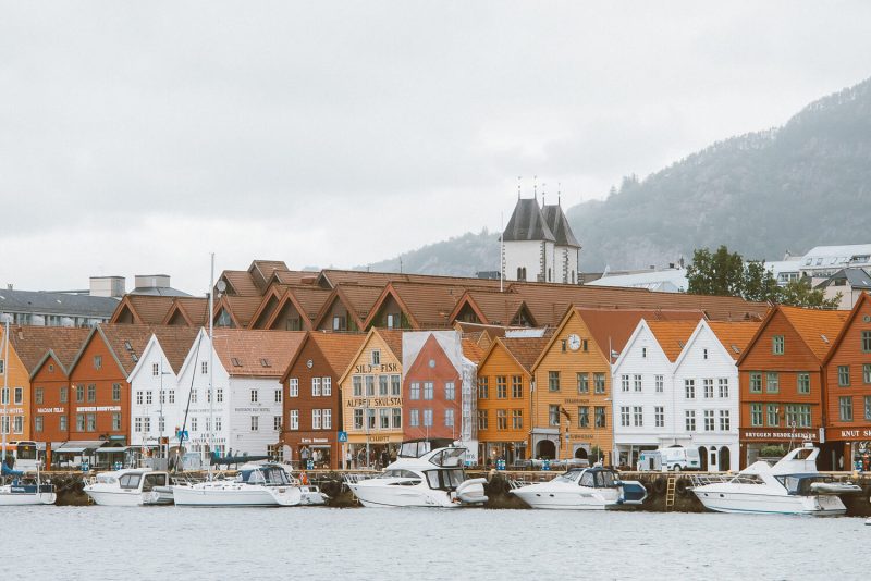 bryggen, gekleurde huisjes in Noorwegen