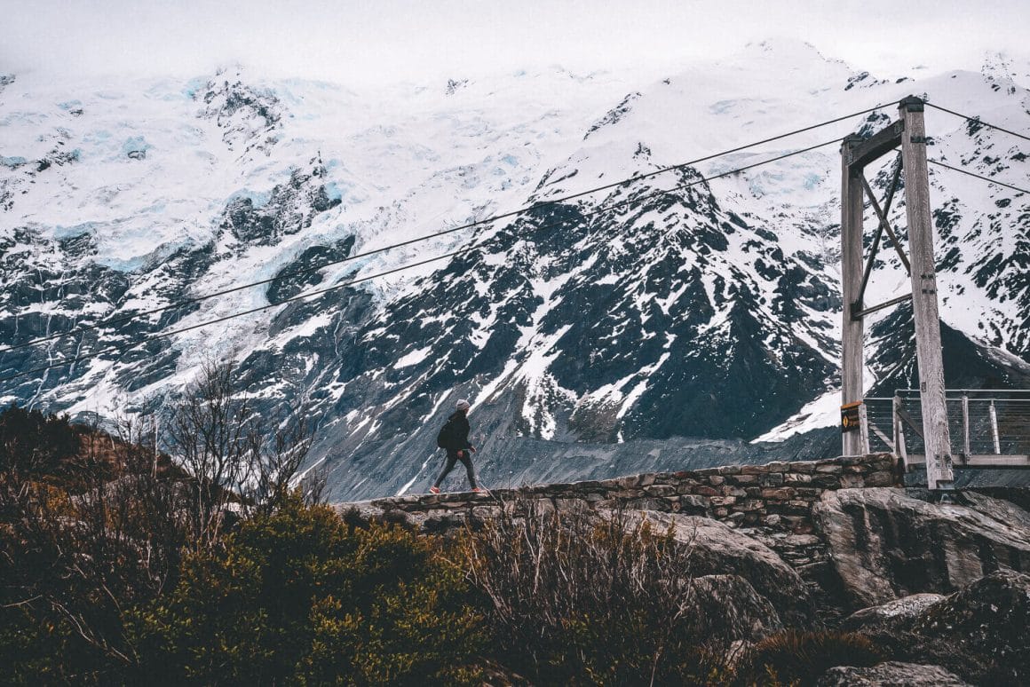 Wandelaar bij Hooker Valley Track