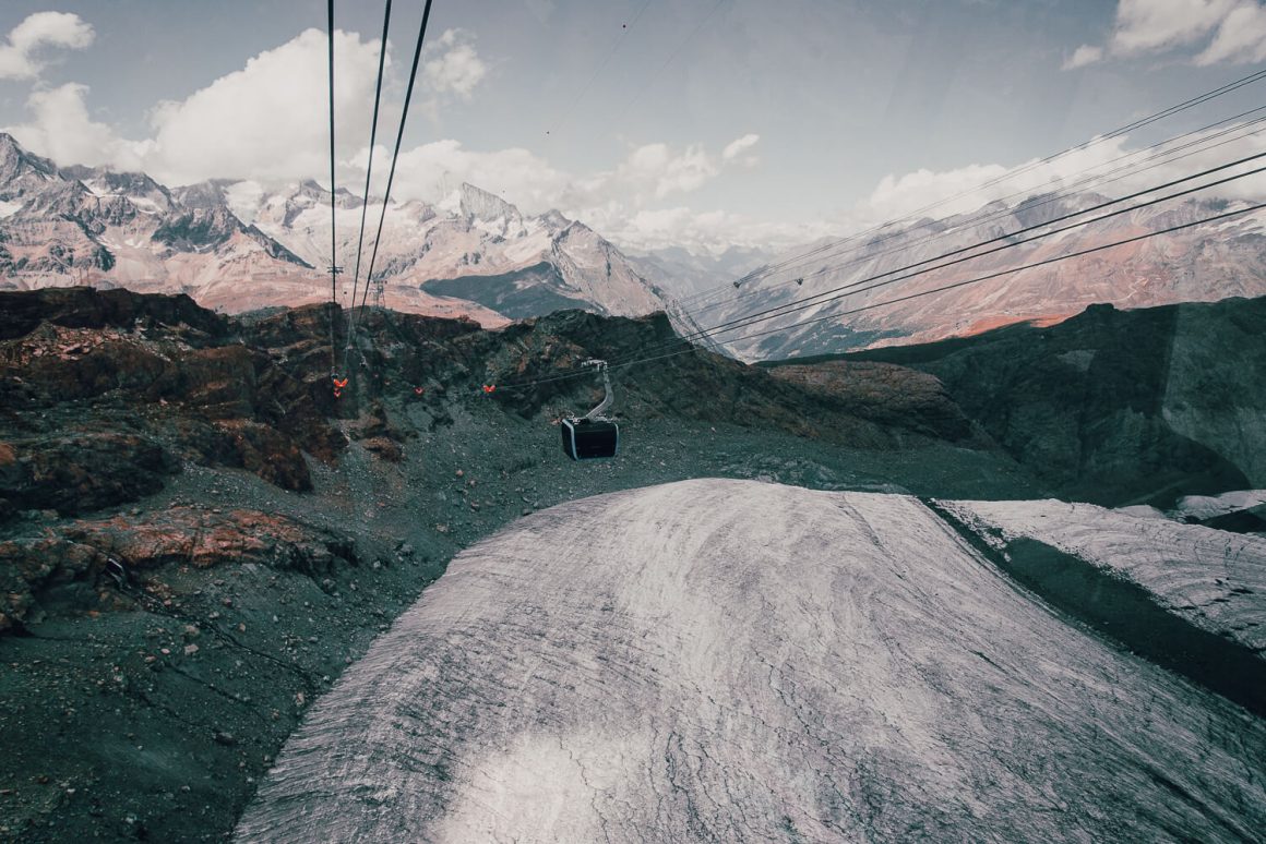 Uitzicht op de gondola in Zermatt Zwitserland