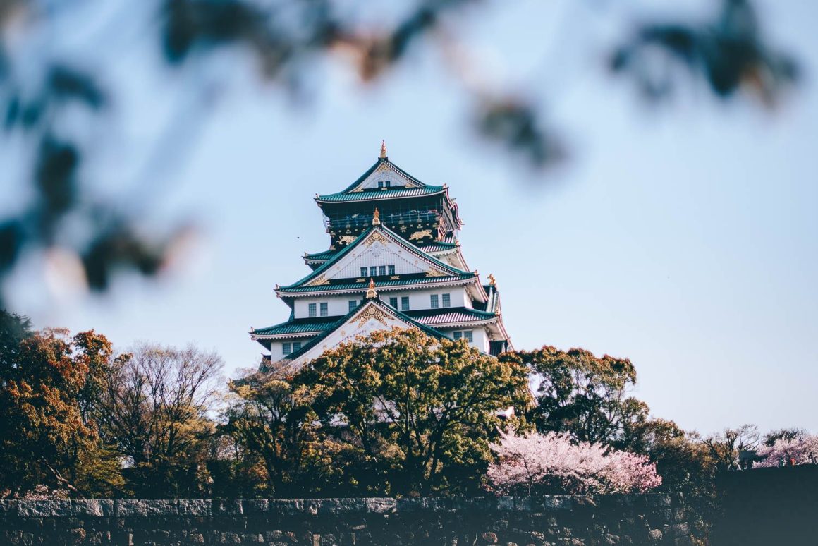 Osaka kasteel met kersenbloesem