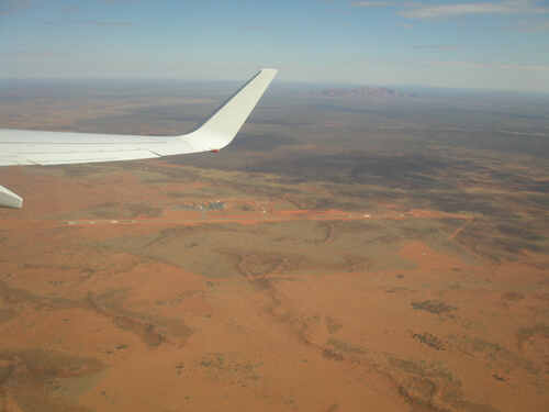 Vliegtuig met uitzicht op Ulura