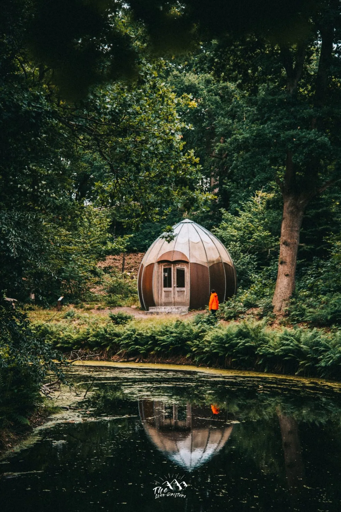 Persoon wandelt in Freylemaborg